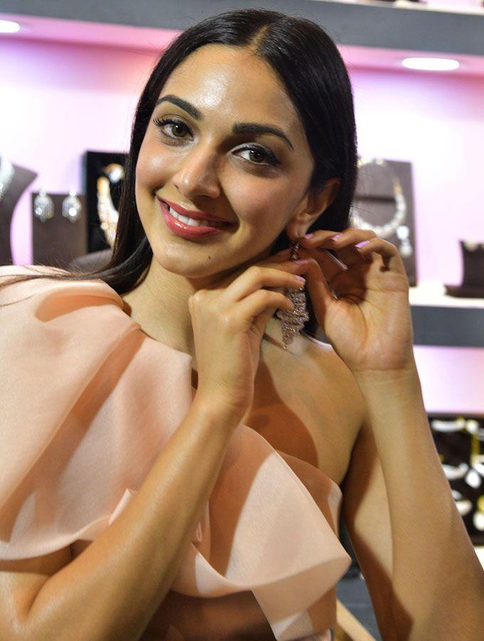 Actress Kiara Advani Stills From The Statement Wedding Jewellery Exhibit Launch