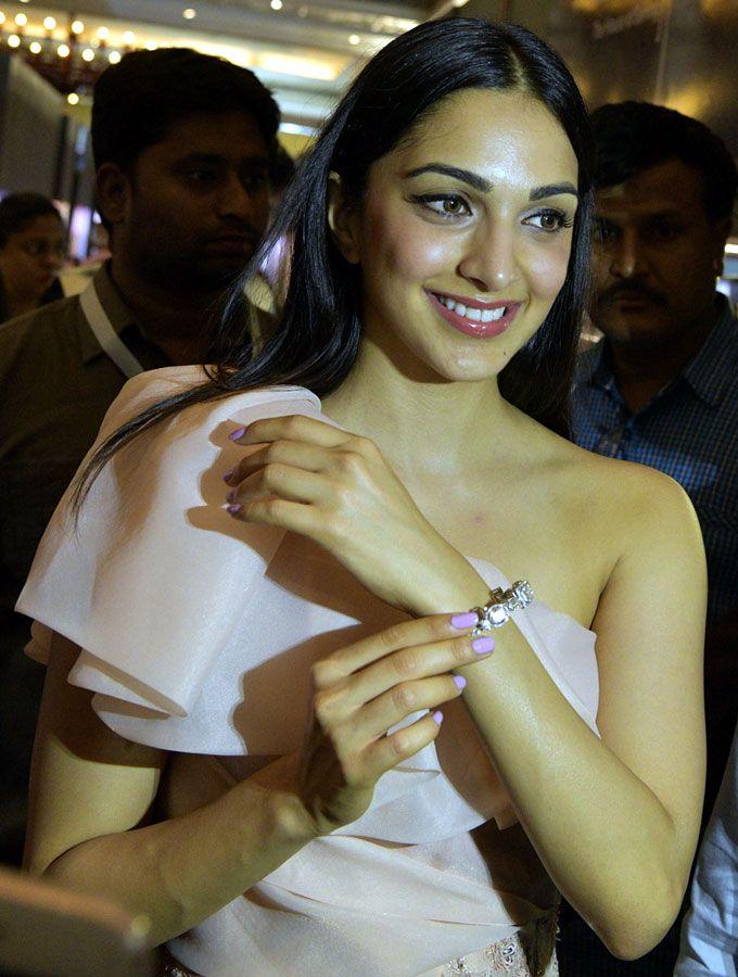 Actress Kiara Advani Stills From The Statement Wedding Jewellery Exhibit Launch