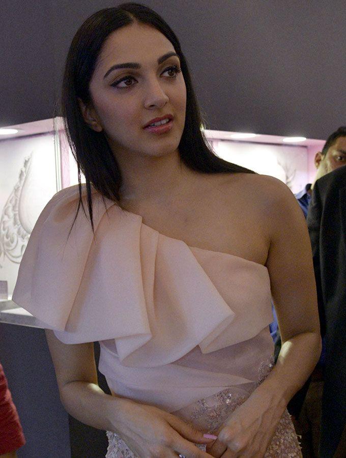 Actress Kiara Advani Stills From The Statement Wedding Jewellery Exhibit Launch