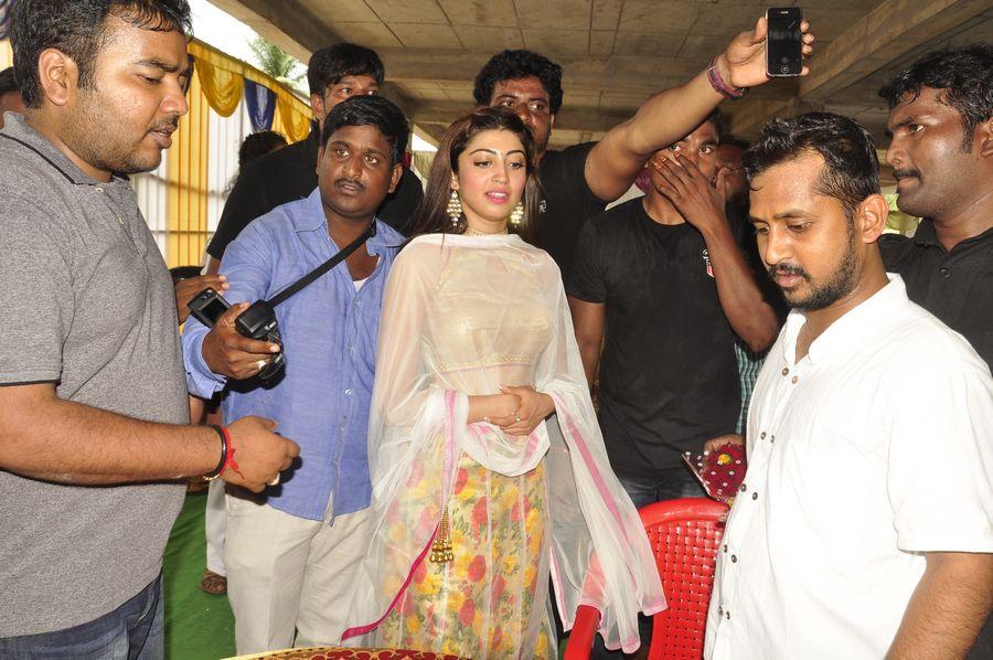 Actress Pranitha for Hyper Super market opening in Ravulapalem