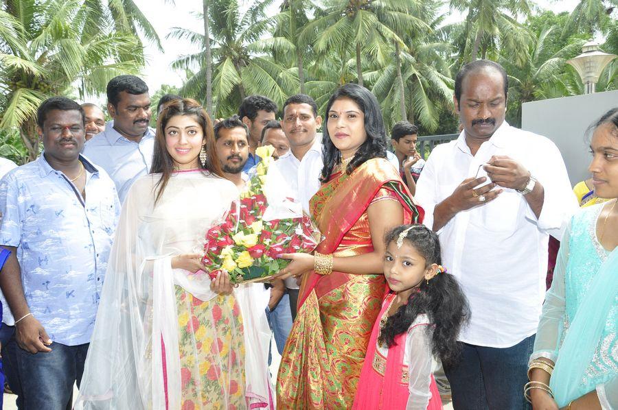 Actress Pranitha for Hyper Super market opening in Ravulapalem