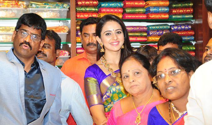 Actress Rakul Preet Singh Cloth Showroom Opening in Tirupati Photos