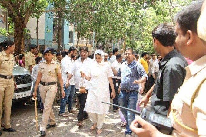 Actress Reema Lagoo Funeral Photos
