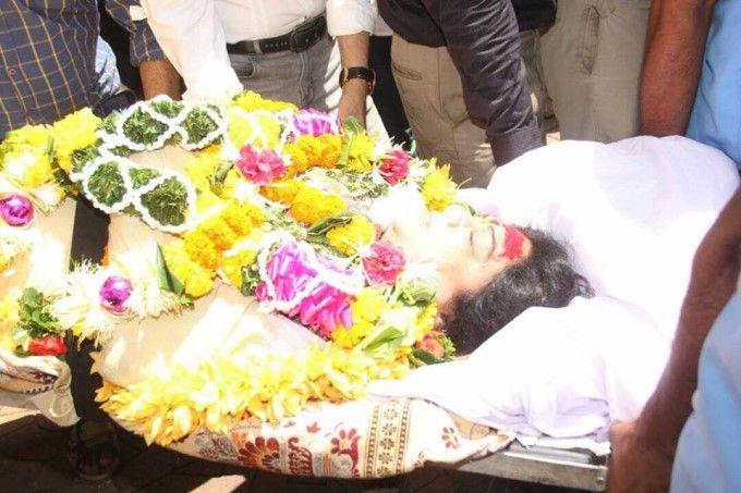 Actress Reema Lagoo Funeral Photos