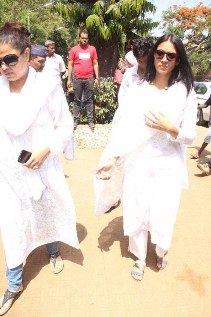 Actress Reema Lagoo Funeral Photos