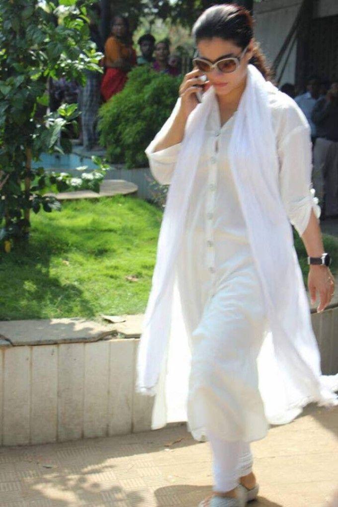 Actress Reema Lagoo Funeral Photos