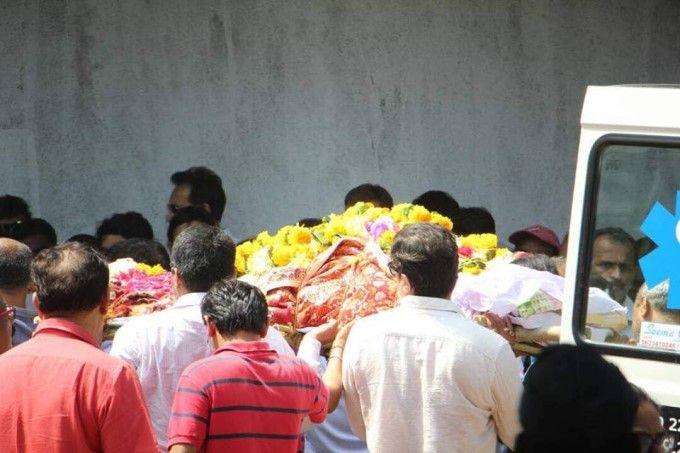Actress Reema Lagoo Funeral Photos
