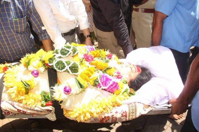 Actress Reema Lagoo Funeral Photos