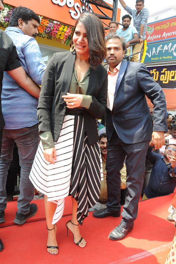 Actress Samantha in Ananthapur for Happi Mobile Store Launch Photos
