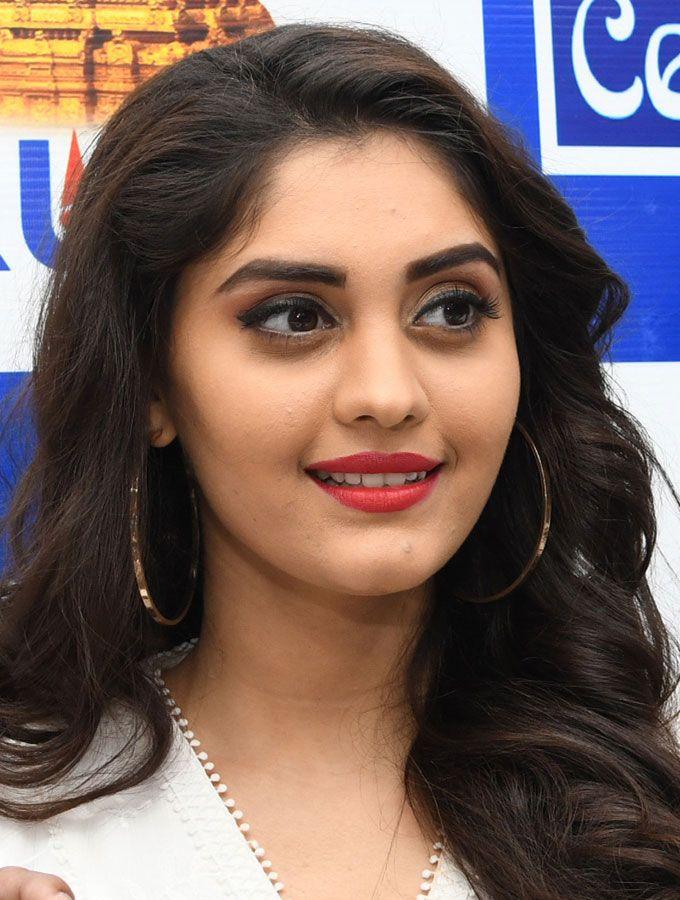Actress Surabhi Launches Cell Point Show Room In Tirupathi