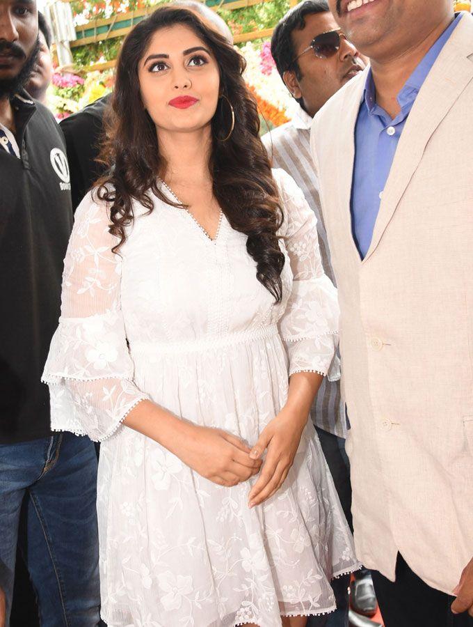 Actress Surabhi Launches Cell Point Show Room In Tirupathi