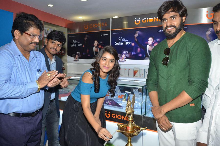 Actress Yamini Bhaskar Launches Cellbay Mbile Store Photos