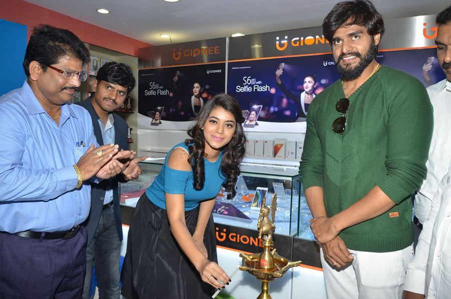 Actress Yamini Bhaskar Launches Cellbay Mbile Store Photos