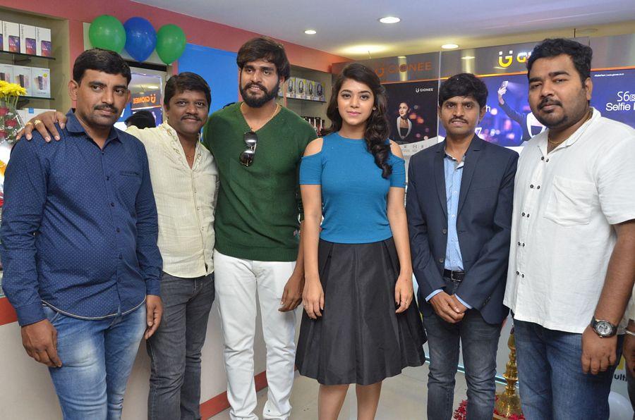 Actress Yamini Bhaskar Launches Cellbay Mbile Store Photos