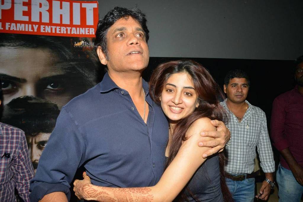 Akkineni Nagarjuna Interaction with Lady Fans Photos