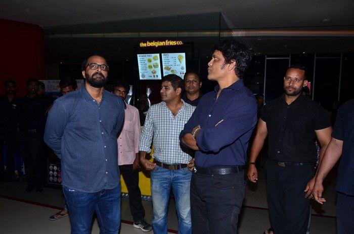 Akkineni Nagarjuna Interaction with Lady Fans Photos