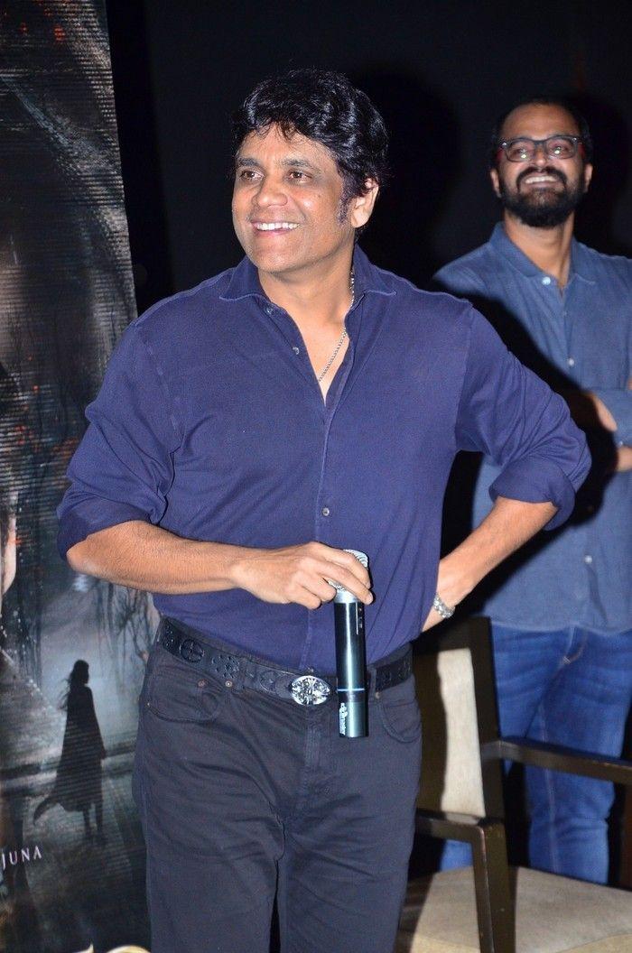 Akkineni Nagarjuna Interaction with Lady Fans Photos