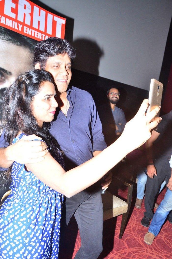 Akkineni Nagarjuna Interaction with Lady Fans Photos