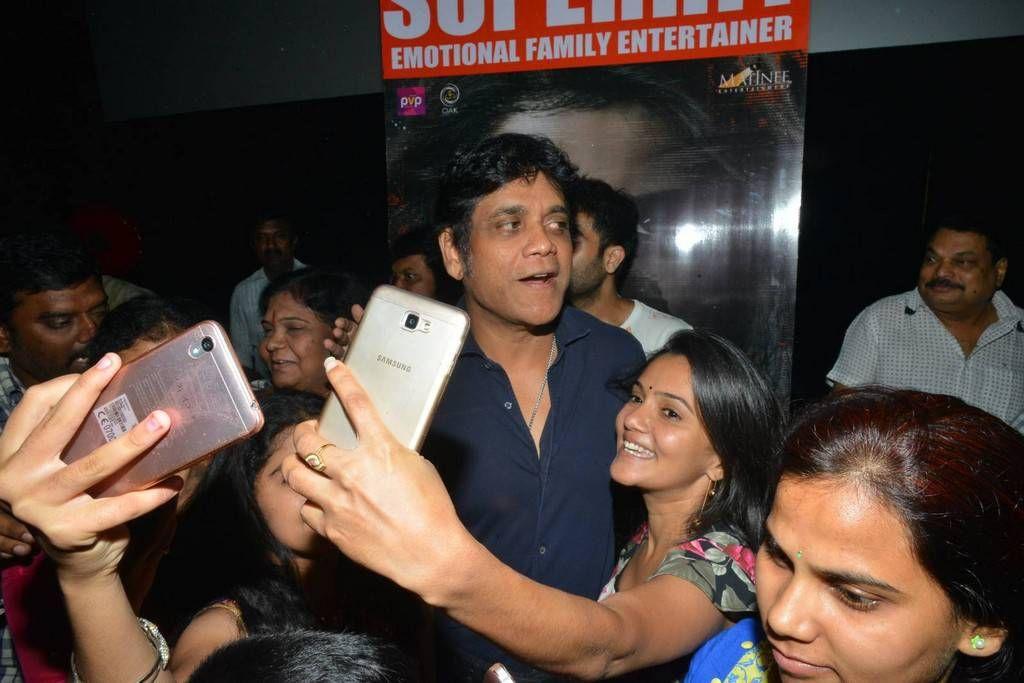 Akkineni Nagarjuna Interaction with Lady Fans Photos