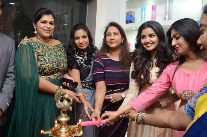 Anupama Parameswaran launches ABC clinic at Banjara Hills