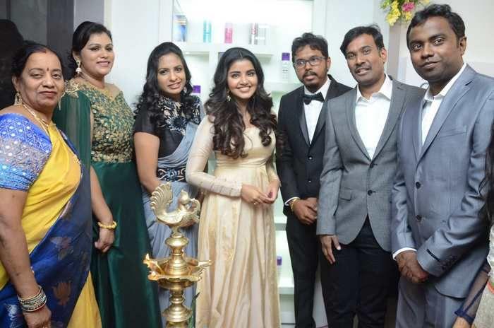 Anupama Parameswaran launches ABC clinic at Banjara Hills