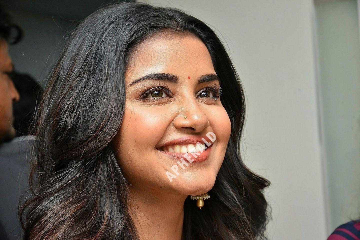 Anupama Parameswaran launches ABC clinic at Banjara Hills