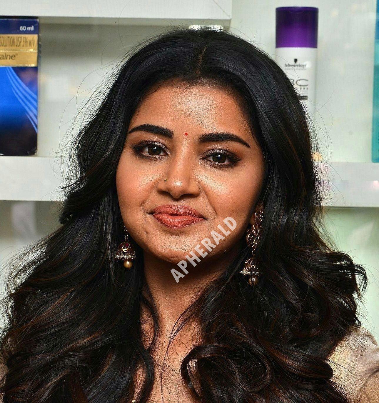 Anupama Parameswaran launches ABC clinic at Banjara Hills