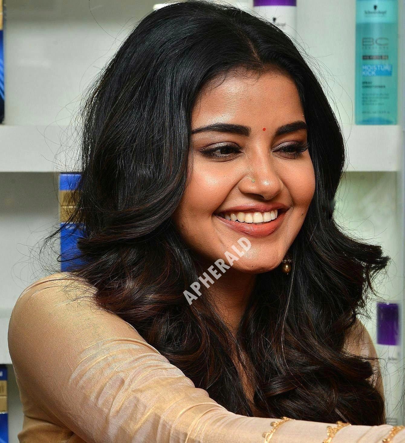 Anupama Parameswaran launches ABC clinic at Banjara Hills