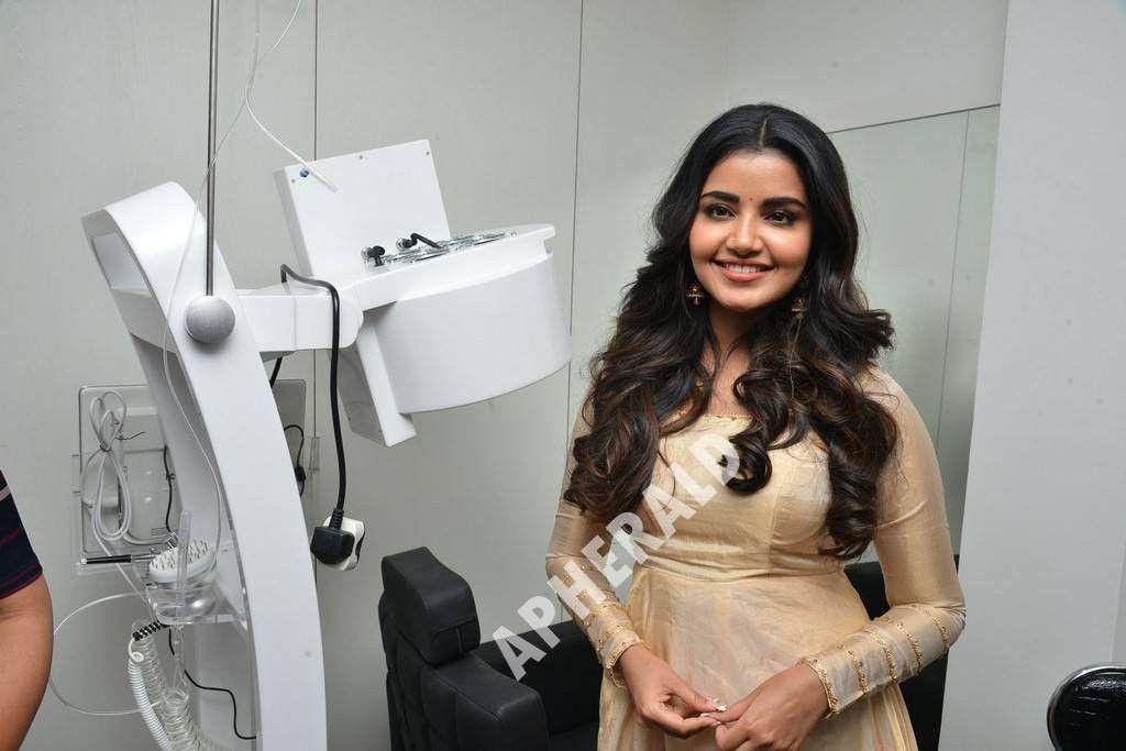 Anupama Parameswaran launches ABC clinic at Banjara Hills