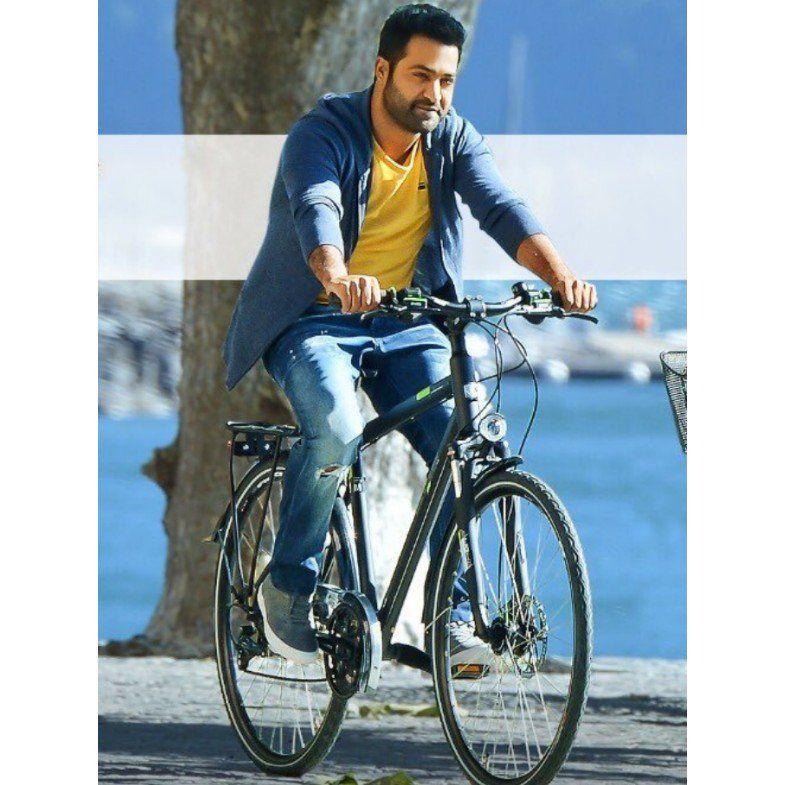 Aravindha Sametha Movie Pre Release Event Live Posters