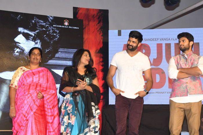 Arjun Reddy Pre Release Function Photos