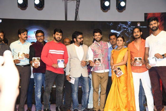 Arjun Reddy Pre Release Function Photos