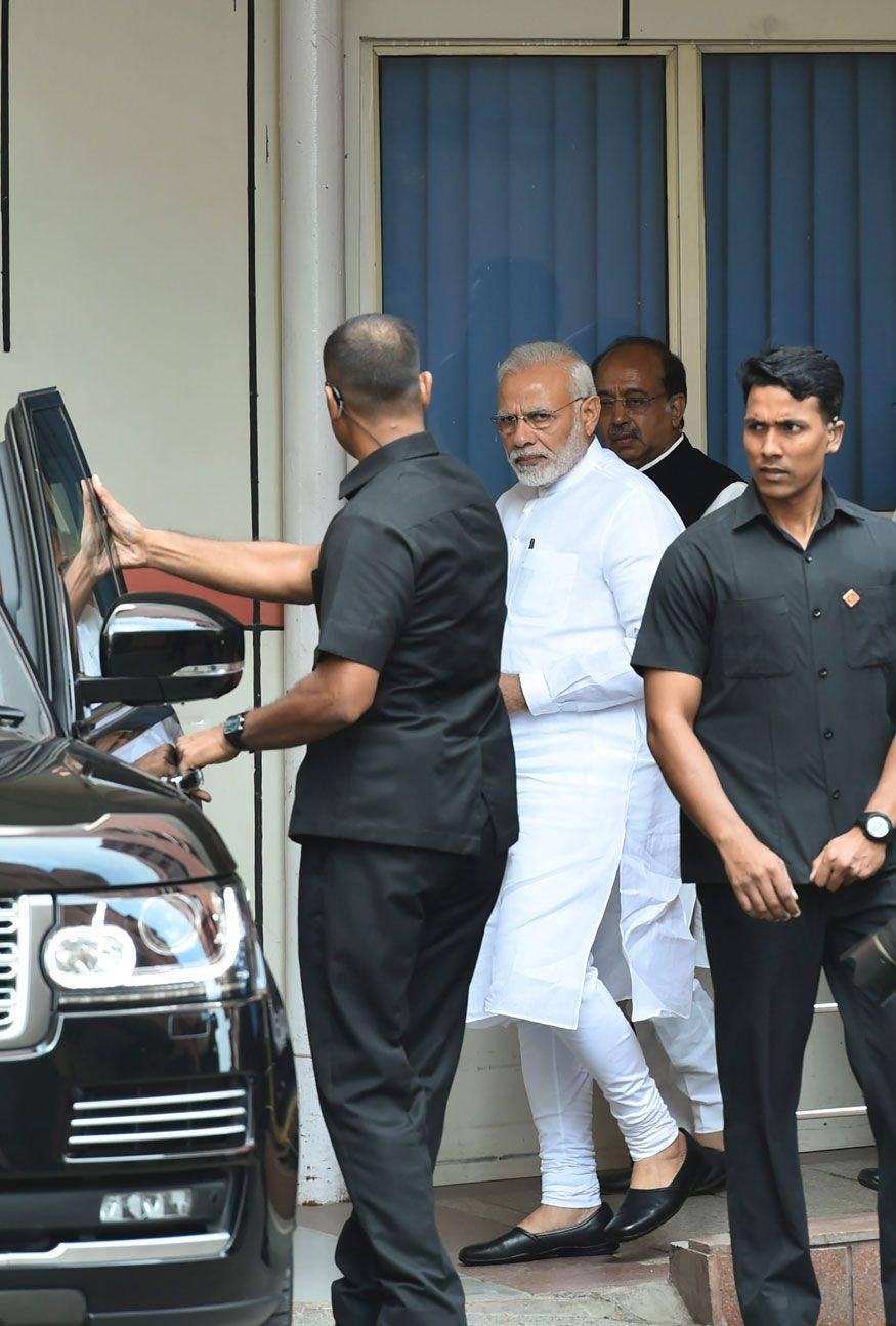 Atal Bihar Vajpayee Critical: Netas Rush To AIIMS To Meet Former PM