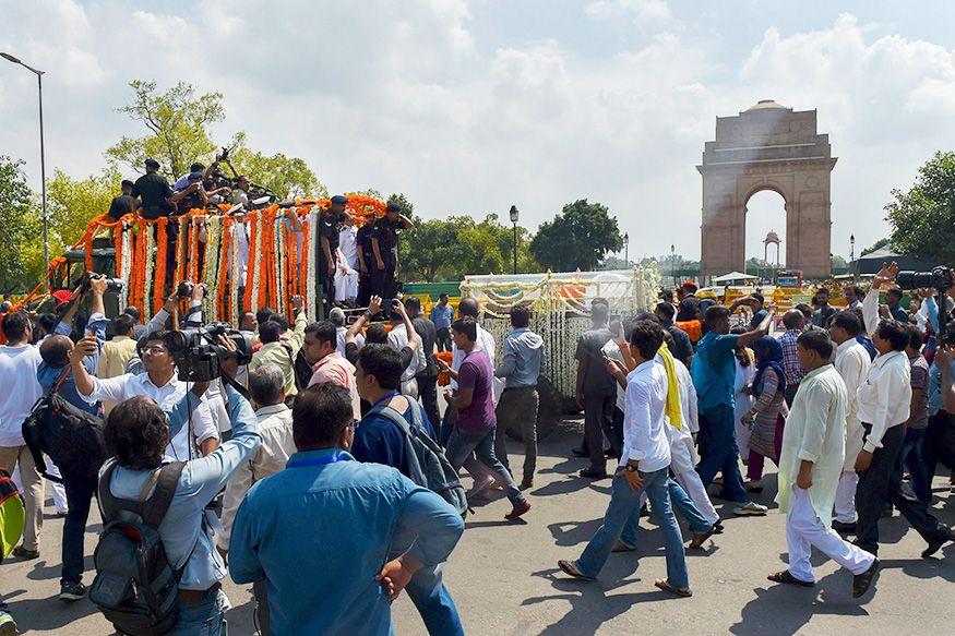 Atal Bihari Vajpayee Funeral: Vajpayee's Mortal Remains Taken to BJP Headquarters