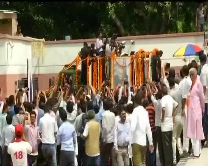 Atal Bihari Vajpayee's Final Journey Photos