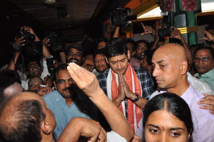 Bharat Ane Nenu Movie Team at Kanaka Durgamma Temple Photos