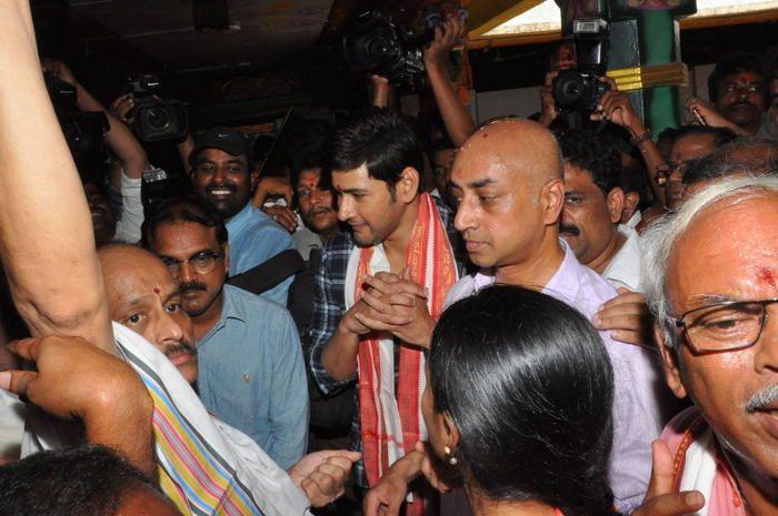 Bharat Ane Nenu Movie Team at Kanaka Durgamma Temple Photos