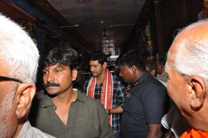 Bharat Ane Nenu Movie Team at Kanaka Durgamma Temple Photos