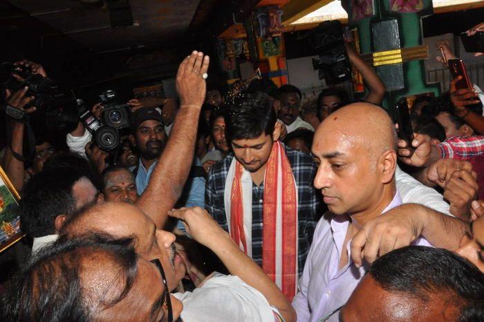 Bharat Ane Nenu Movie Team at Kanaka Durgamma Temple Photos