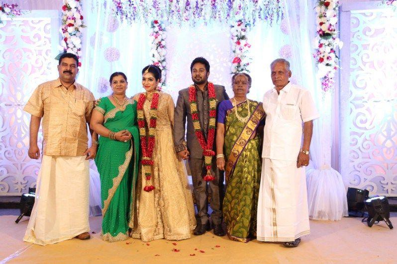 Bichagadu Actress Satna Titus & Karthik Wedding Reception Photos