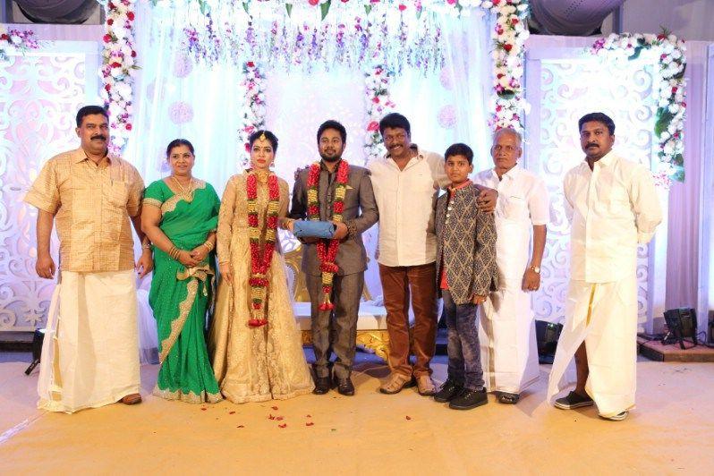 Bichagadu Actress Satna Titus & Karthik Wedding Reception Photos