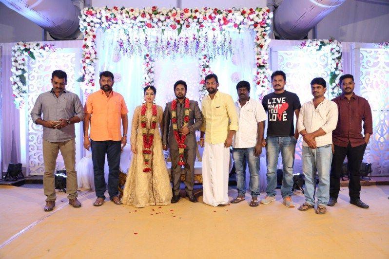 Bichagadu Actress Satna Titus & Karthik Wedding Reception Photos