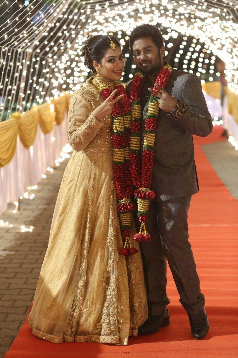 Bichagadu Actress Satna Titus & Karthik Wedding Reception Photos