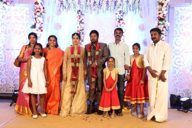 Bichagadu Actress Satna Titus & Karthik Wedding Reception Photos