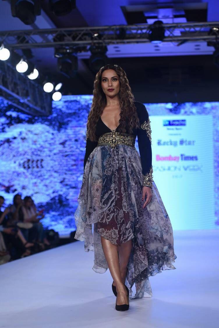 Bipasha Basu Stills At Bombay Times Fashion Week 2017