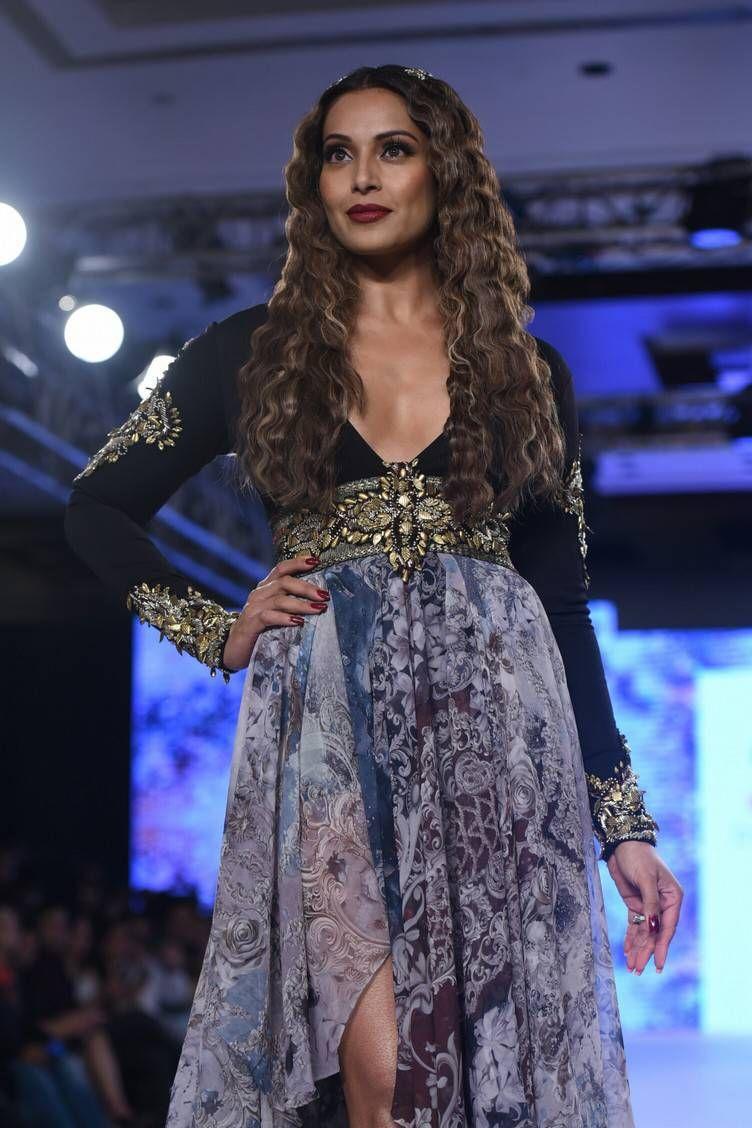 Bipasha Basu Stills At Bombay Times Fashion Week 2017