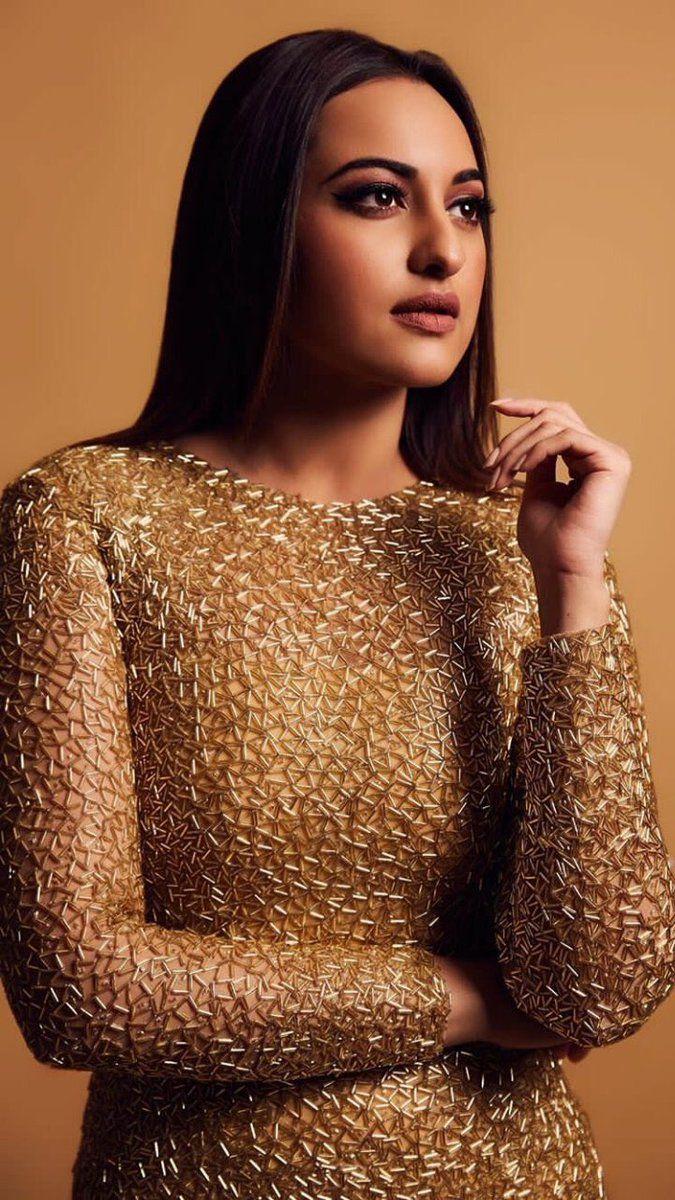 Bollywood Celebs at Vogue Beauty Awards 2018 Photos