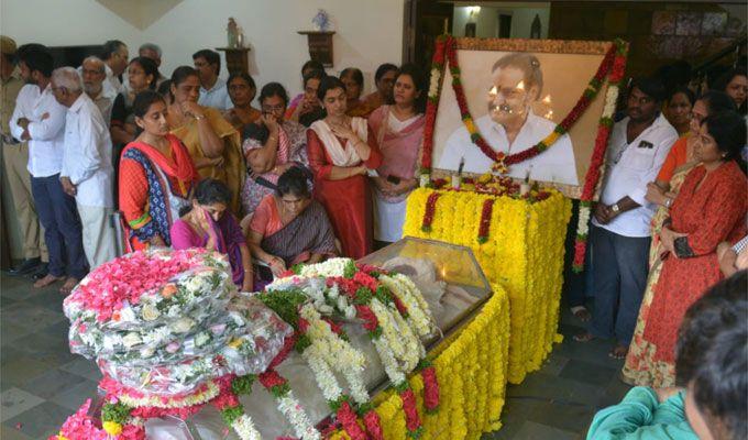 CM KCR & Chandra Babu Pay Homage to Nandamuri Harikrishna