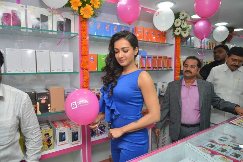 Catherine Tresa launches B New Mobile store in Eluru Photos