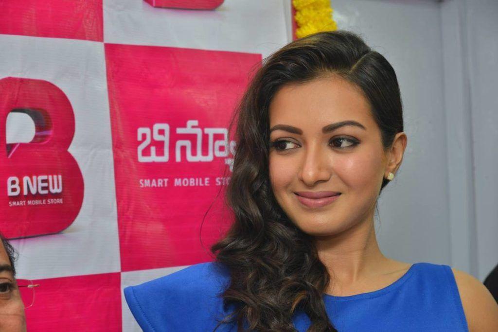 Catherine Tresa launches B New Mobile store in Eluru Photos